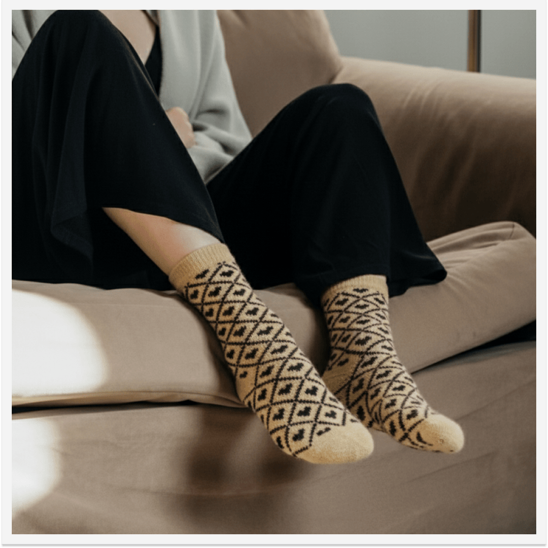 -Heart Glory Black Furry Socks-