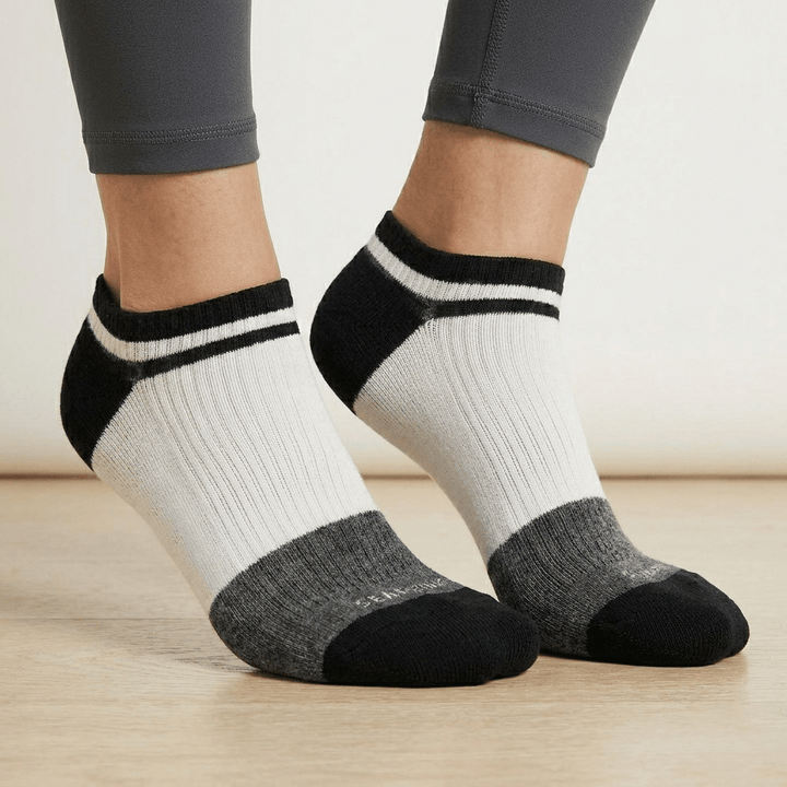 -Avik Socks - Black White-
