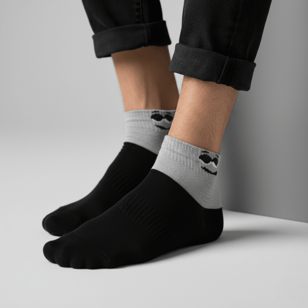 Eye emoji character ankle socks close-up – fun exclusive design with colour-lock dyeing | Sockscarving® Pembrey Edition