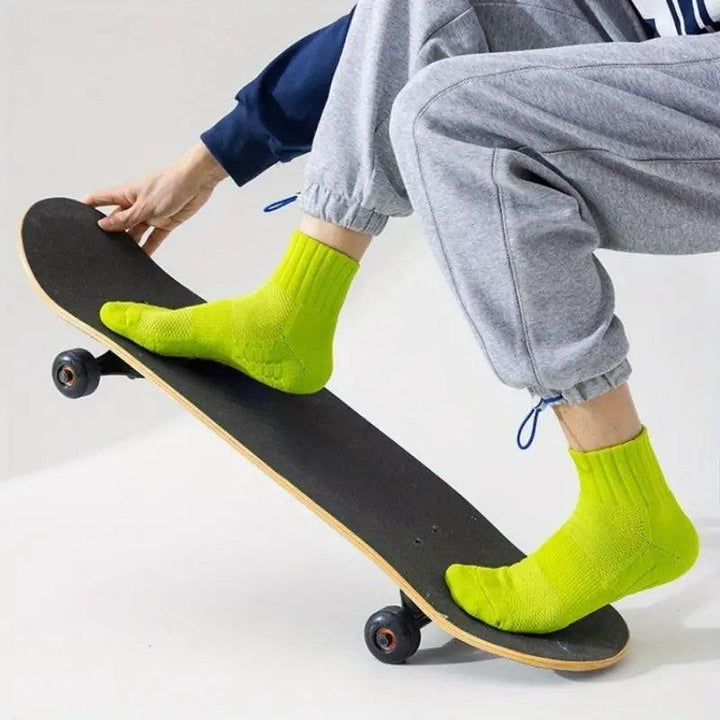 Vibrant cushioned crew socks worn during gym training – breathable anti-loosen elastic sports socks | Sockscarving®