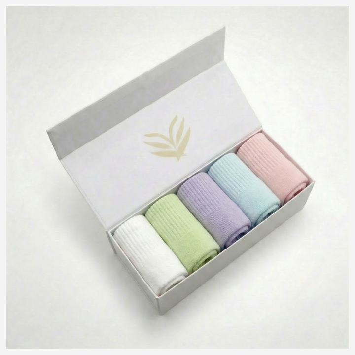 Simple classic socks from Minimal Luv Edition in neutral tones